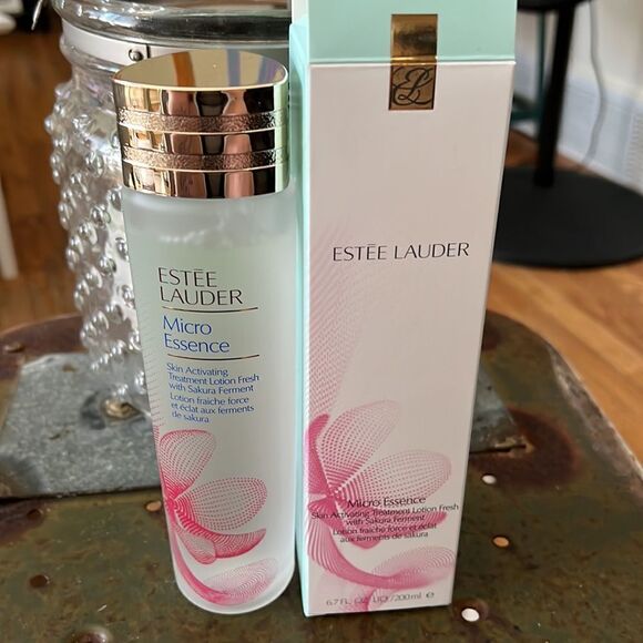 Estée Lauder Micro Essence Skin Activating Trmt Lotion Fresh w/ Sakura Ferment - Picture 1 of 5